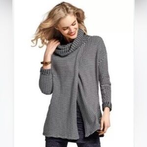 NWOT THE LIMITED CRISS CROSS  SWEATER ….301B